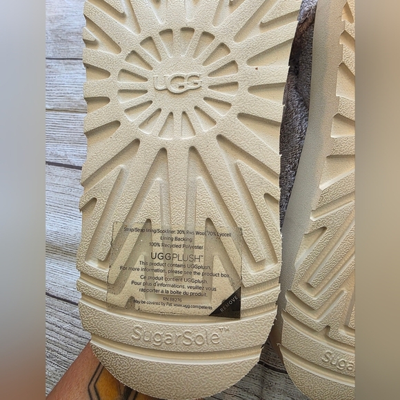 UGG Women's Size 9 Fuzz Sugar Terry Cross Metal Grey Slide Slippers Soft Cozy - Picture 9 of 9